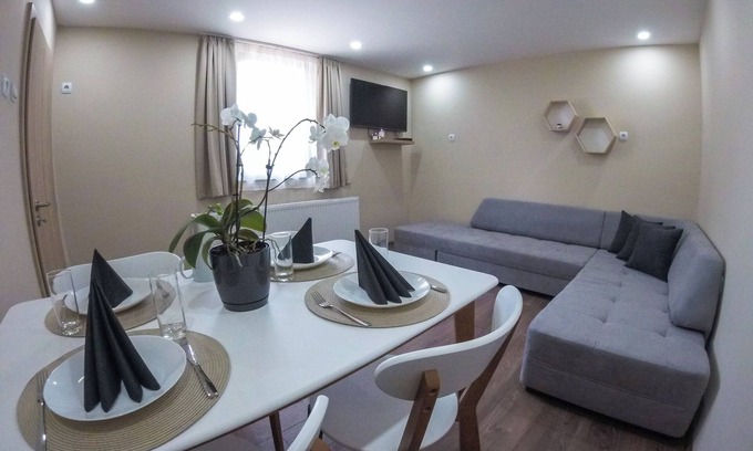Anton House | Guest Rooms Lencho