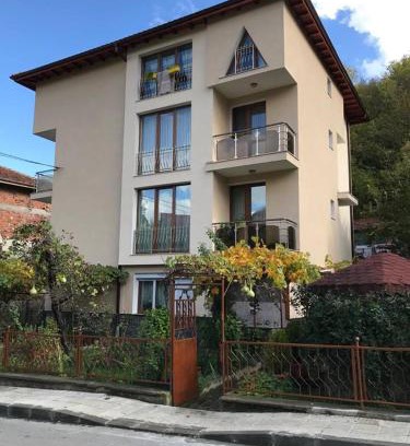 Zlatograd House | Guest Rooms Profirov