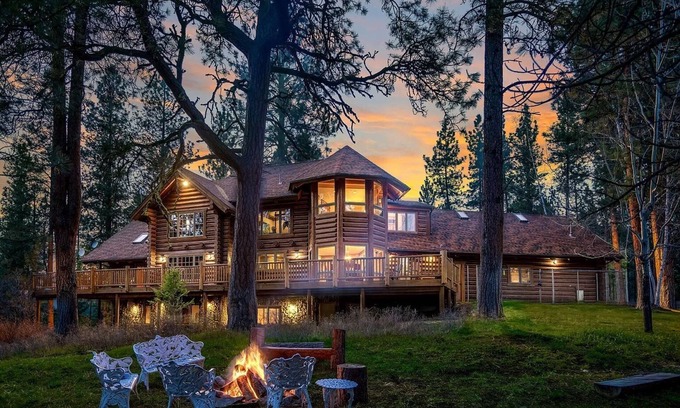 Missoula House | Guest suite attached to log home in the FOREST