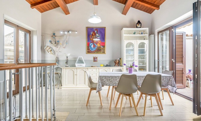 Torre Archirafi Apartment | GuestHost-La Dimora di Max Bright Apt with terrace