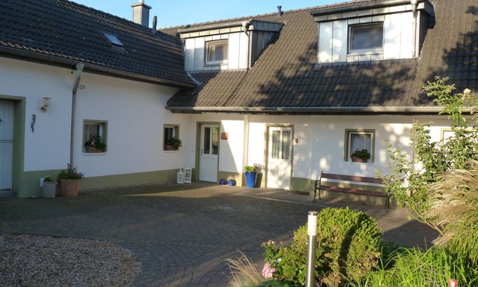 Rindern Apartment | Guesthouse Hasenkath am Deich, 3 stars DTV, BED&Bike. Cycling, family vacation.