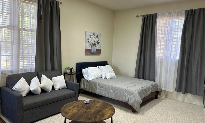 Little Rock Apartment | Guesthouse in the ❤️ west LR