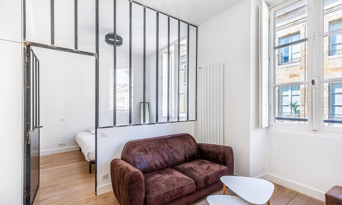 Hotel de Ville - Quinconces Apartment | GuestReady - A bright minimalism in the centre