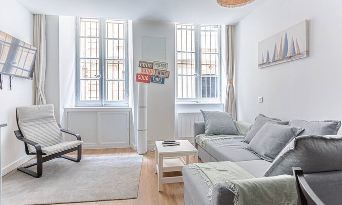 Hotel de Ville - Quinconces Apartment | GuestReady - Central City Flat