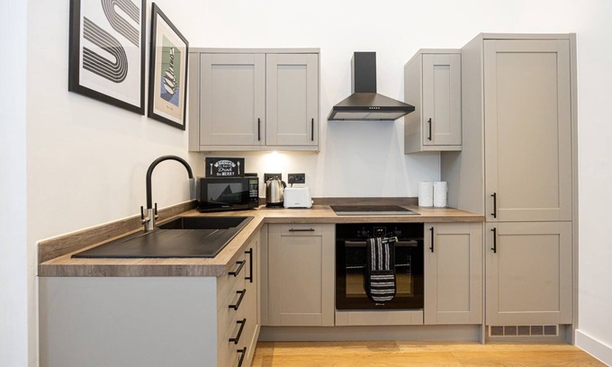 Offerton Apartment | GuestReady - Chic Comfort in Stockport