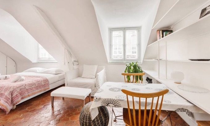Quartier de la Porte-Saint-Denis Apartment | GuestReady - Comfort and Charm in Central Paris