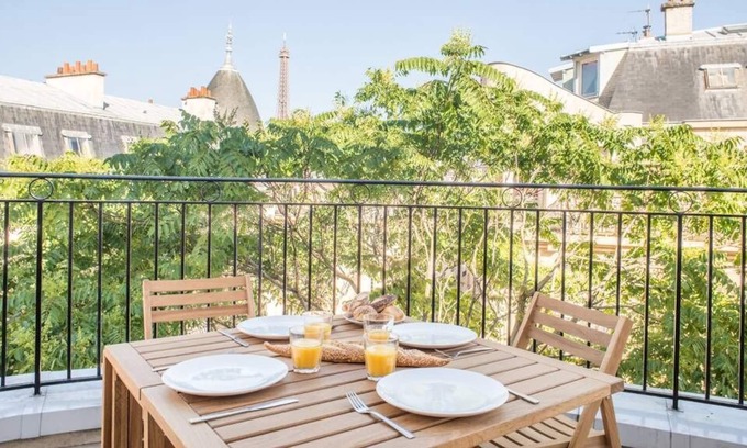 Passy Apartment | GuestReady - Scenic Eiffel Tower view in 16th Arr.