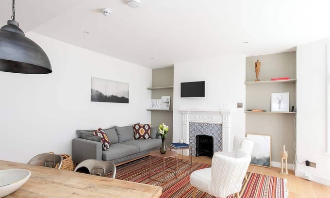 West Kensington Apartment | GuestReady - Stylish 2BR Home in West Kensington