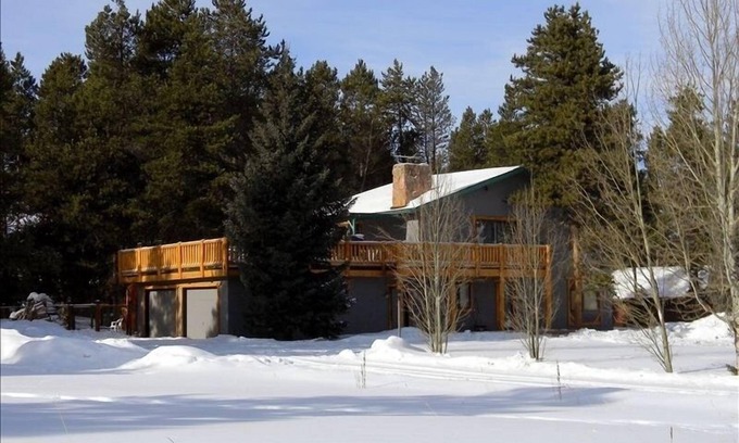 Fraser House | Guests Love It! Dog Friendly, Close to Winter Park, Hot Tubs, Pool, Club Pass