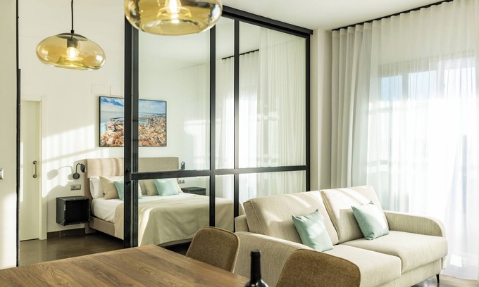 Altozano-Conde Lumiares Apartment | Guillman Suites