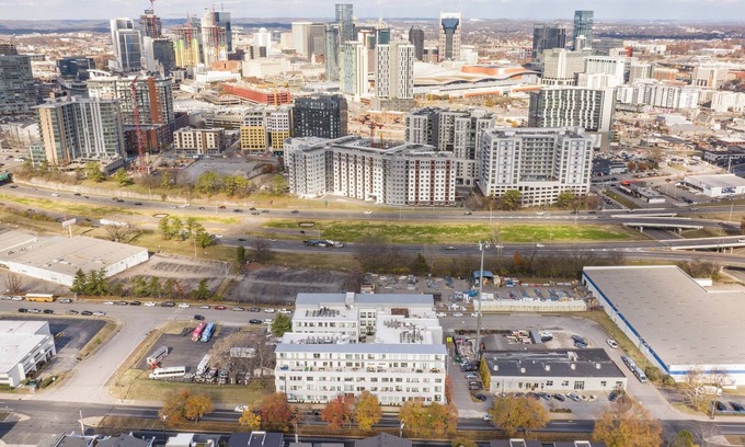 Eighth Avenue Condo | Gulch - Custom Nashville Vacation