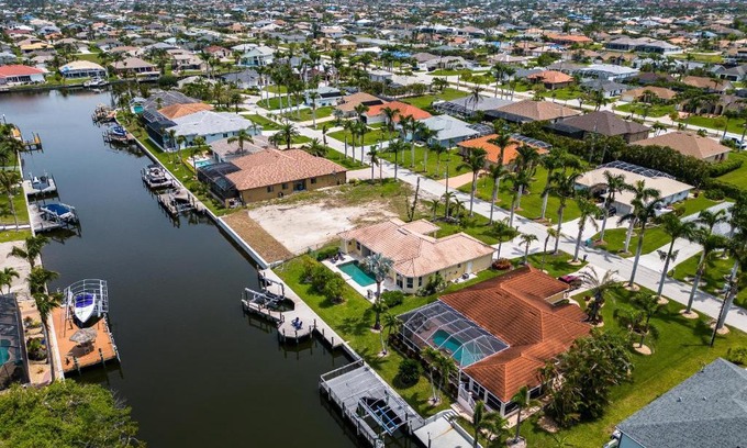 Pelican House | Gulf Access, Heated Pool, Sleeps 6 - Villa Coastal Retreat - Roelens Vacations