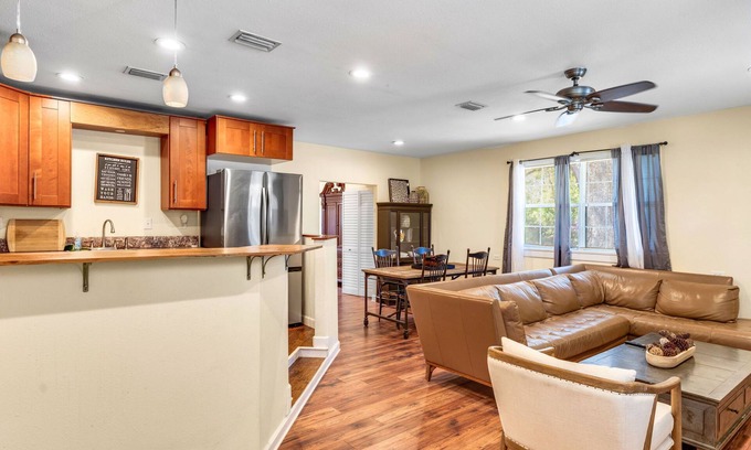 Apalachicola House | Gulf Breeze Home Away