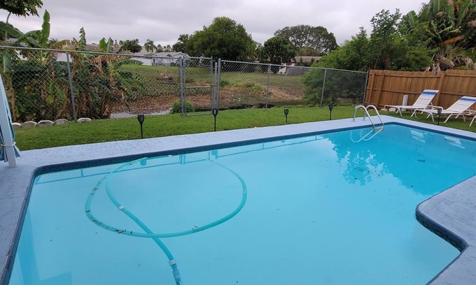 Pinebrook Estates House | Gulf Coast Get-Away! Heated pool, sleeps 10! 69th