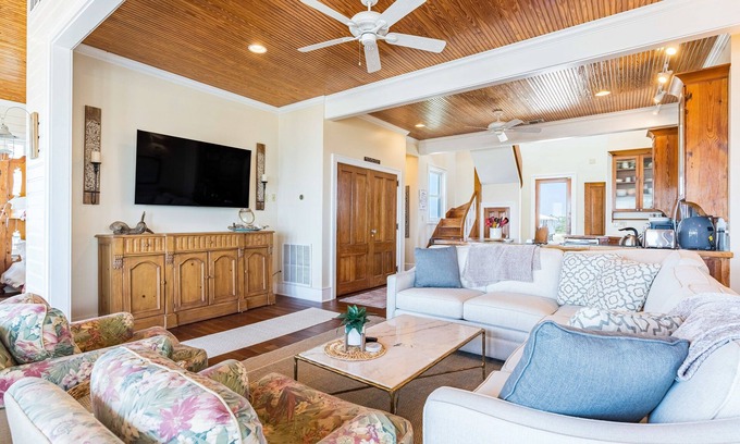 Southpointe House | Gulf-front beauty with direct beach access, modern interior, & large balcony