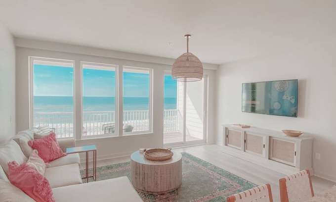 Gulf Shores Condo | Gulf Front Condo! Lowrise, Modern and Clean. Best Location in Gulf Shores.