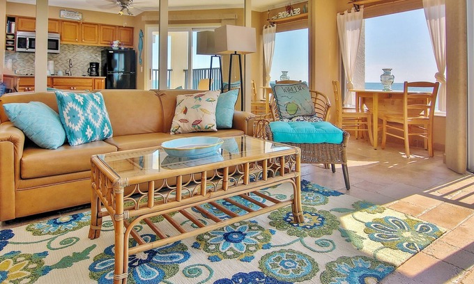 Belleair Beach Condo | Gulf-front condo with pool, amazing views & central AC - dog-friendly