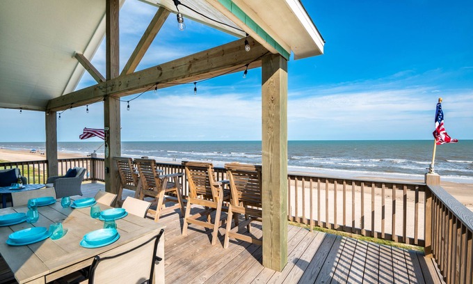 Gilchrist House | Gulf Front Luxury Beach House w/Mini Golf, Hot Tub, Firepit + Family Friendly