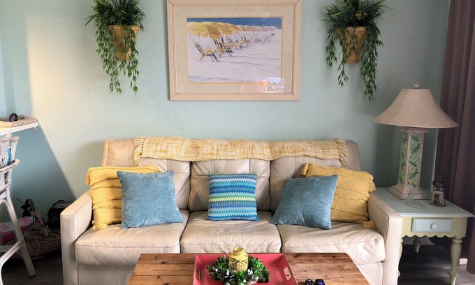 Fort Walton Beach Condo | GULF SIDE UNIT! FREE BEACH SERVICE!