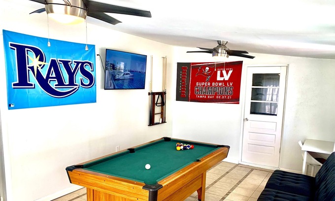 Bayview House | Gulfport Cottage by the Beach, Restaurants, & Marina
