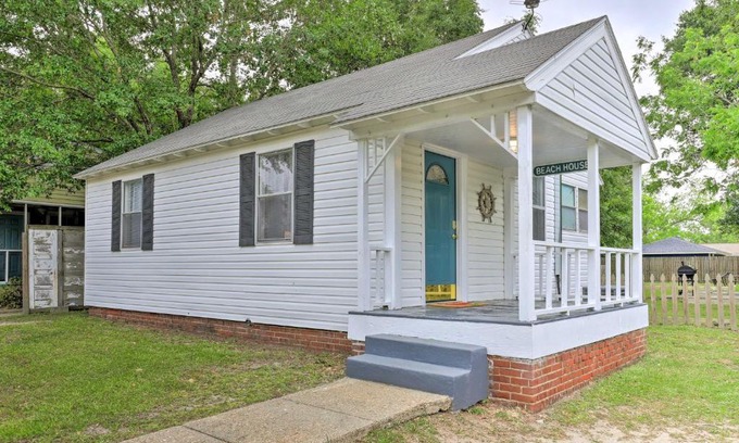 Gulfport House | Gulfport Home with Deck and Grill, Walk to Beach!