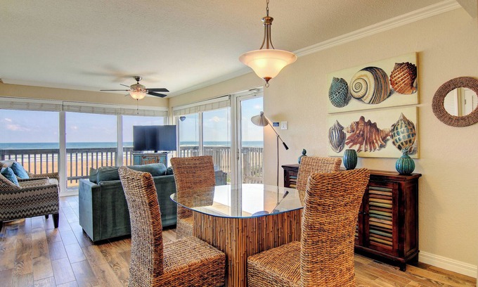 Corpus Christi Condo | Gulfstream Condos Unit 218 | Beachfront Corner Unit | Amazing View