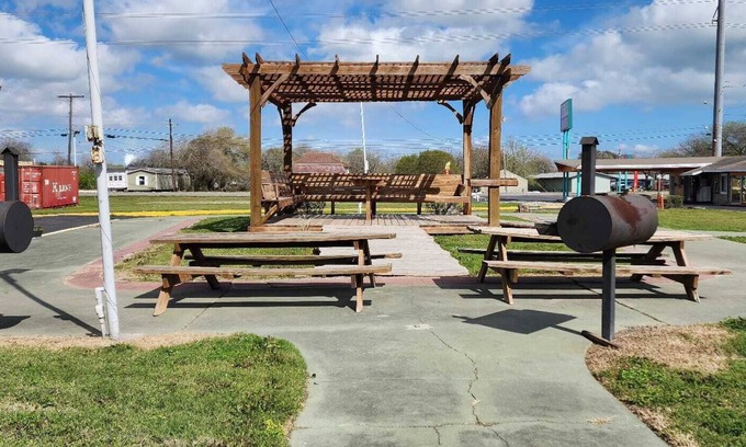 Central City Hotel | Gulfway Motel By OYO Near Airport I 37