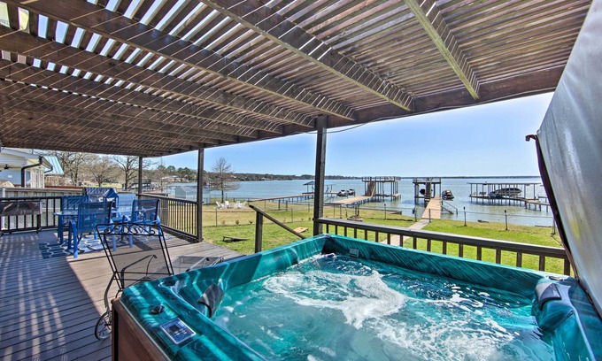 Gun Barrel City House | Gun Barrel City Home w/Hot Tub!