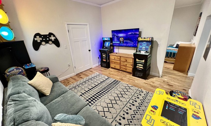 Guntersville House | Gunters Loft Arcade