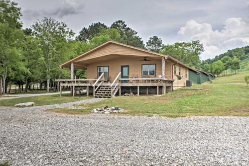 Guntersville House | Guntersville Cabin with Lake Views!