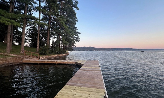Guntersville House | Guntersville Waterfront Cabin - Panoramic View - Large Dock