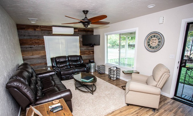 Columbia House | Gwin Getaway - Clean-quiet - near Bethel