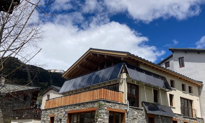 Aussois Apartment | Hébergement Dans une Maison de Village Gîte des Fouines apt Dourghi 4/6personnes