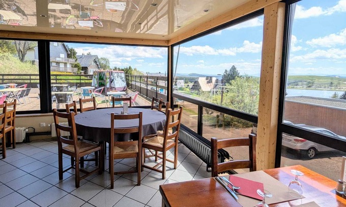 Besse-et-Saint-Anastaise Hotel | Hôtel Gergovia