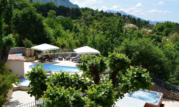 Moustiers-Sainte-Marie Hotel | Hôtel Le Colombier