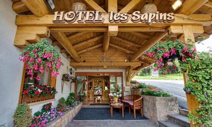 La Clusaz Hotel | Hôtel Les Sapins