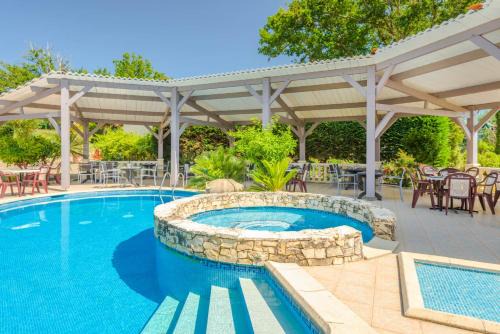 Segos Hotel | Hôtel Minvielle - Résidence Les Oliviers