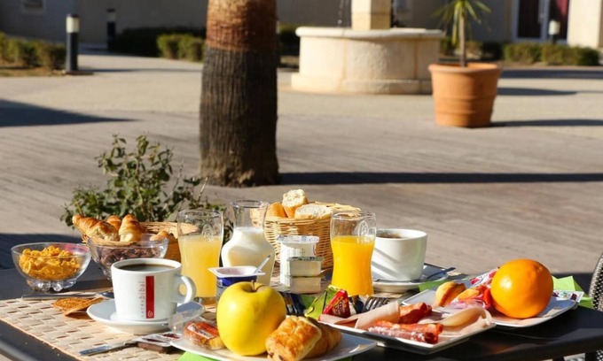 Gallargues-le-Montueux House | Hôtel Restaurant Les Jasses de Camargue