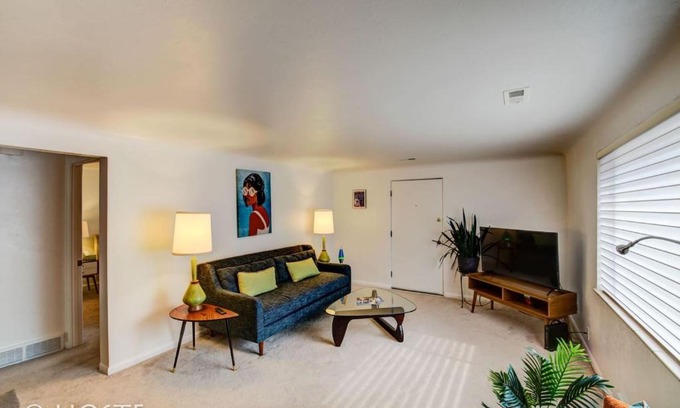 Broadmoor Apartment | *H* NEW! Old Broadmoor 1 BDRM, West-side Colorado Springs Goodness!