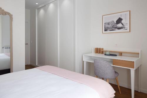Hondarribia Historic Center Apartment | H SUITE2A by Smiling Rentals