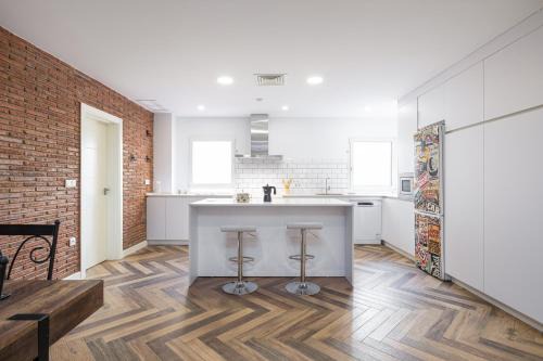 Perchel Sur Apartment | H2M Pasaje Nobleja close Train St, SmartTv, AACC