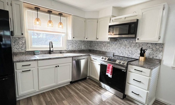 Niagara Falls House | H2O Haven: 5 mins To Niagara Falls