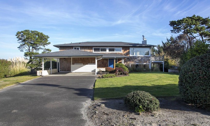 Gearhart House | H390 Pet friendly limited ocean-view house next to Gearhart Golf Link
