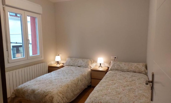 Iralabarri House | Habitación en apartamento con zonas comunes compartida H3
