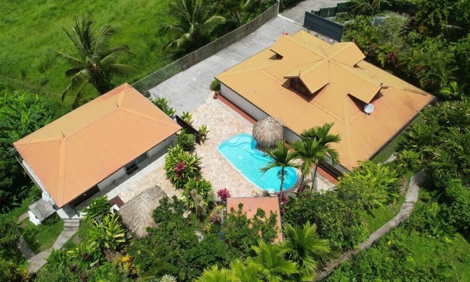 Tartane Villa | Habitation Bonneville Chalet & Loft swimming pool and sauna
