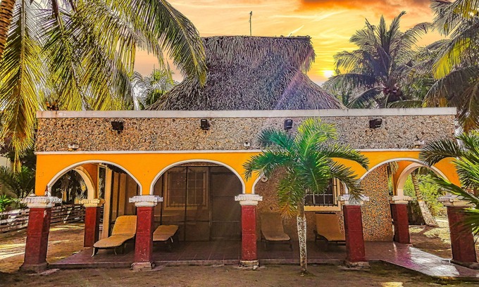 El Cuyo Apartment | Hacienda Antigua Villa, 50m from sandy Beach