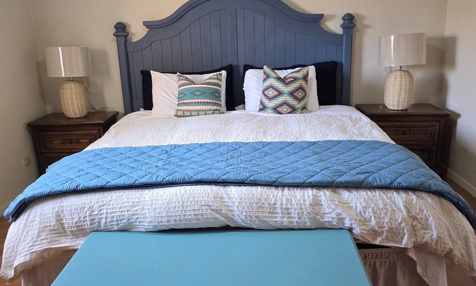Mesilla House | Hacienda de Horacio a 3 bedroom w/2 king beds, private patio and parking. n