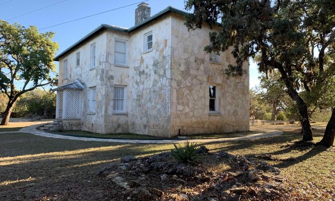 Bandera House | Hacienda del Rio River Home