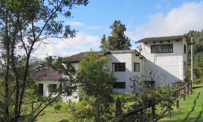 Choconta House | Hacienda Montecarlo con Privilegiada Vista al Embalse del Sisga