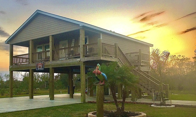 Hackberry House | Hackberry Hideaway II Water View On Lake Calcasieu